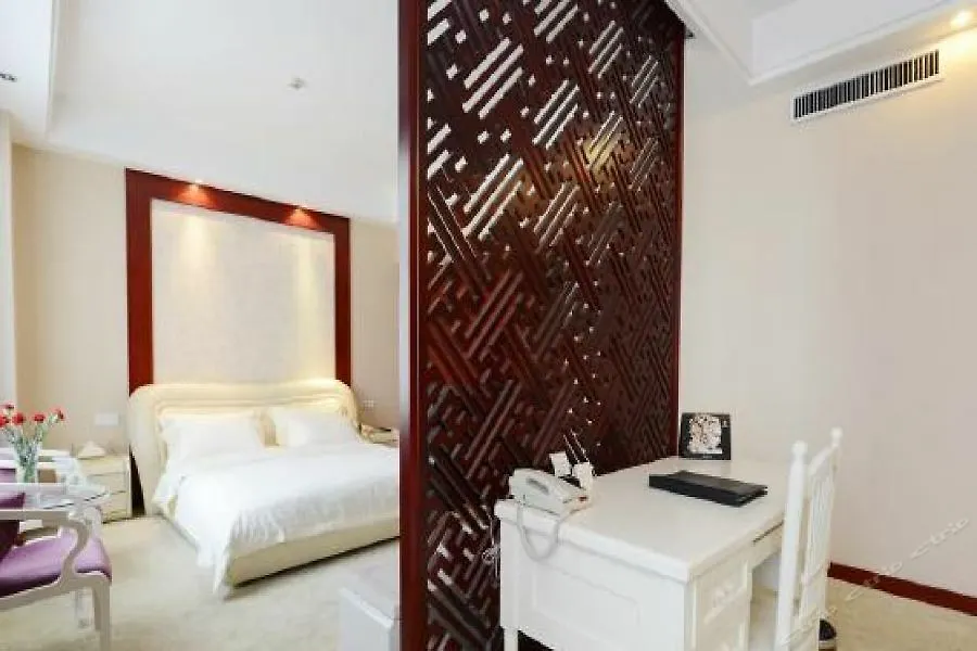 Rebecca Hotel زينجزو 4*,  الصين